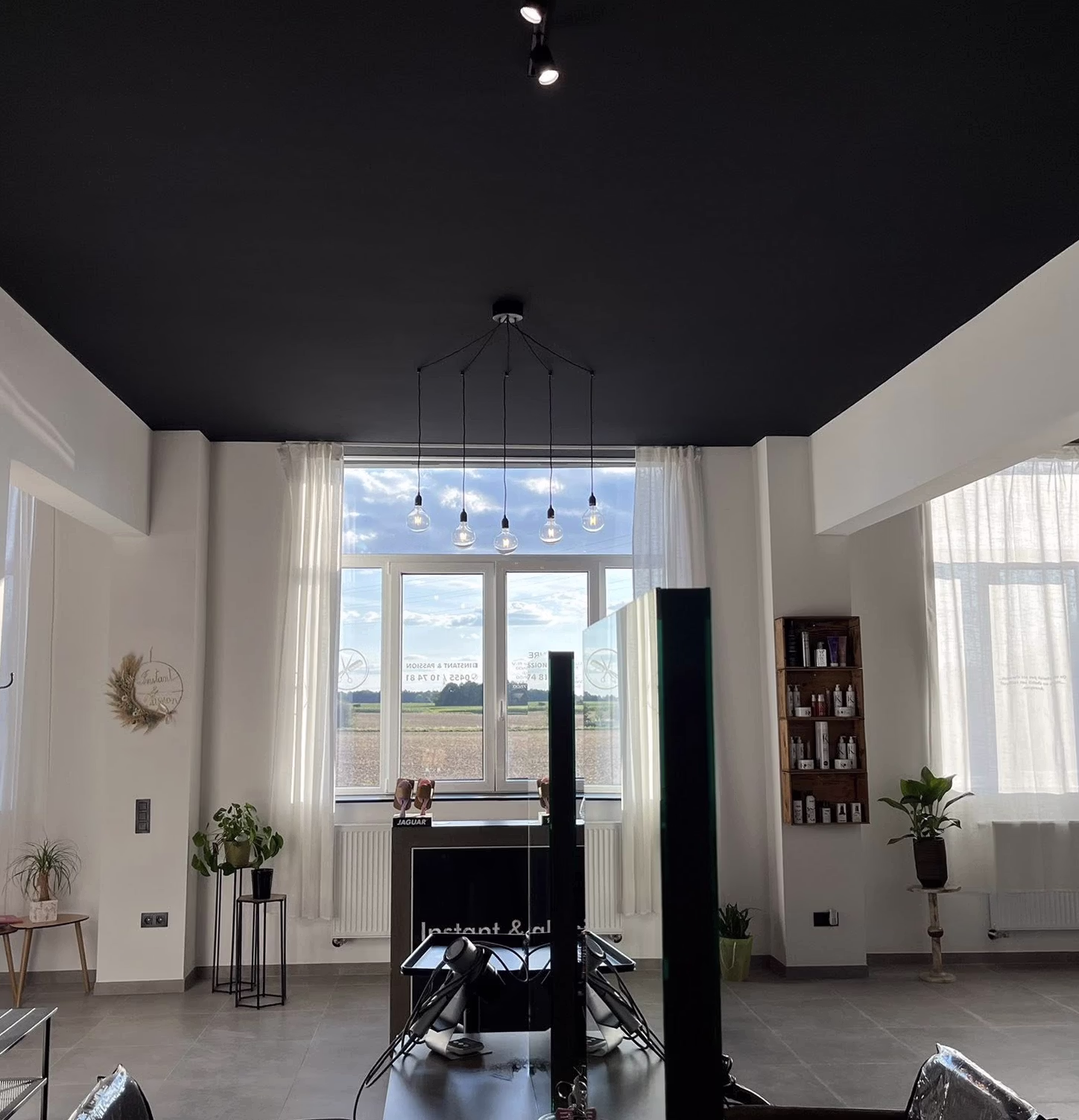 Peinture intérieure plafond noir